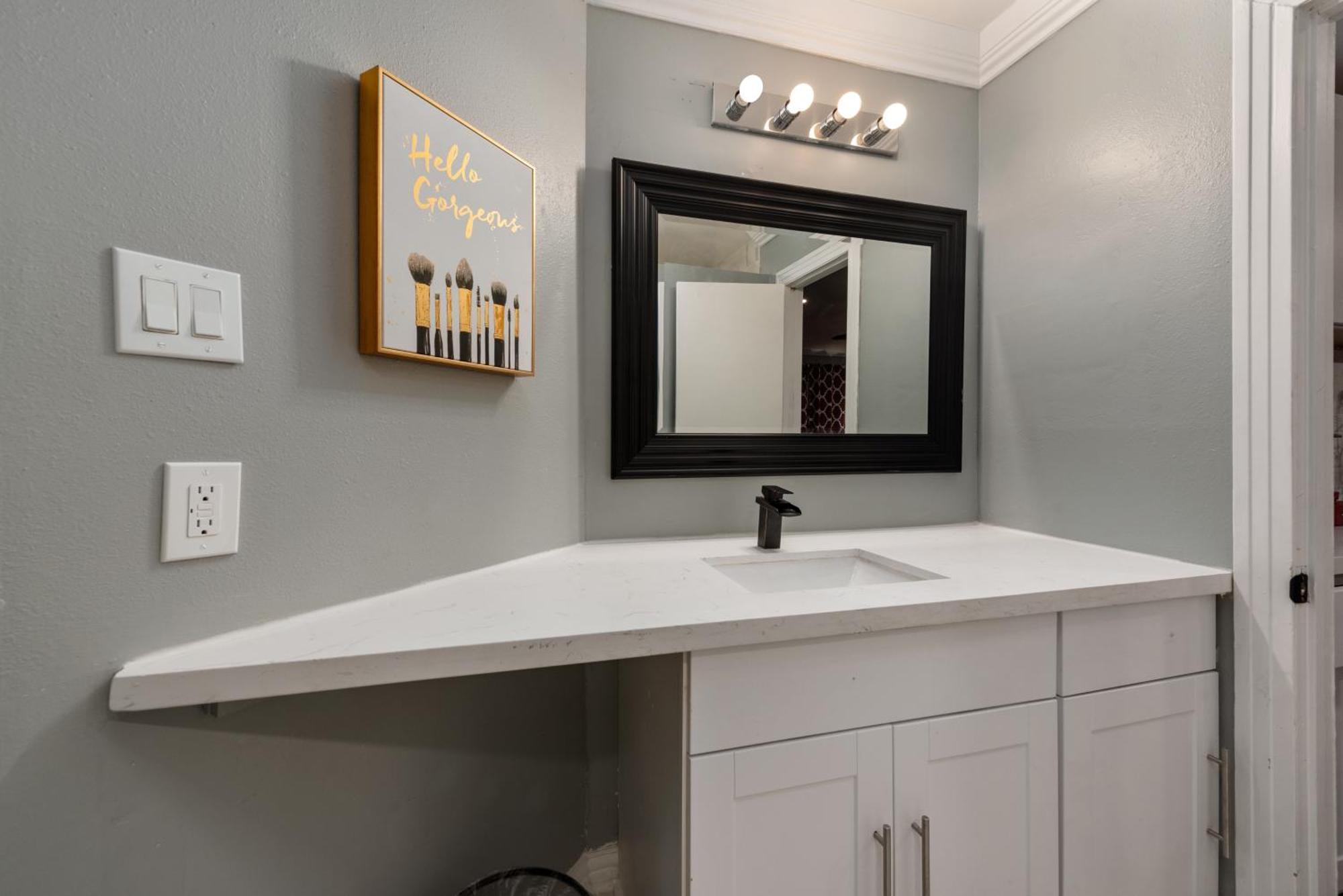Urban Retreat 1Br With Free Park Apartment Houston Exterior photo